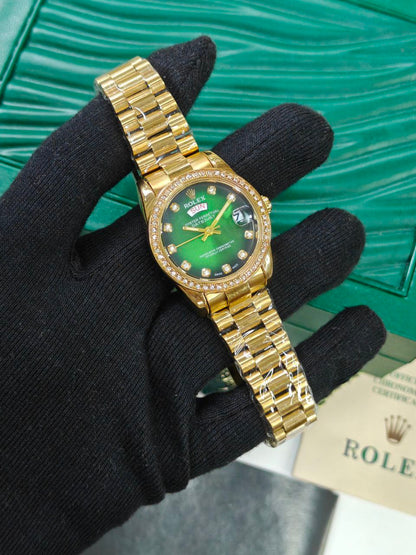 *The exceptional precision, reliability, legibility and presence of this prestigious model has made it the ultimate status watch.* ✅