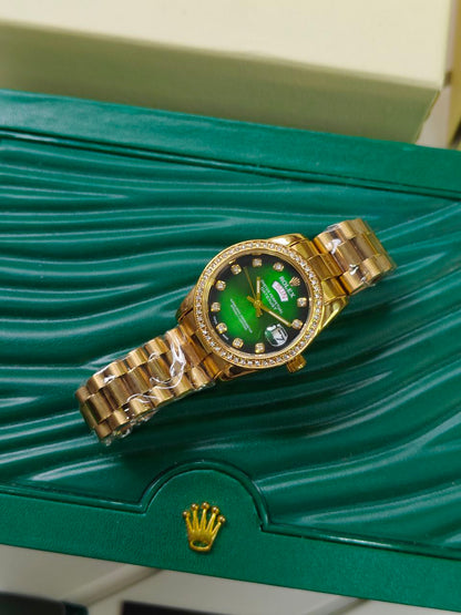 *The exceptional precision, reliability, legibility and presence of this prestigious model has made it the ultimate status watch.* ✅