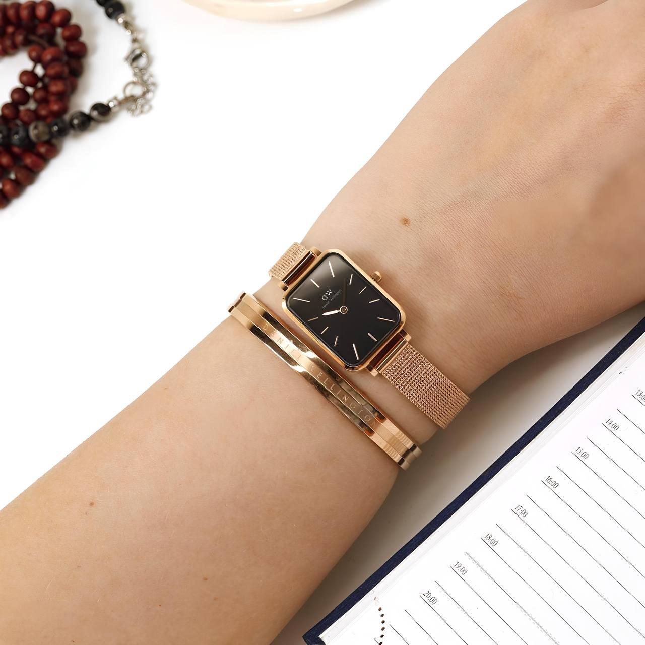 Dw Her All New or Old Is Gold Colours Live Pictures & Videos