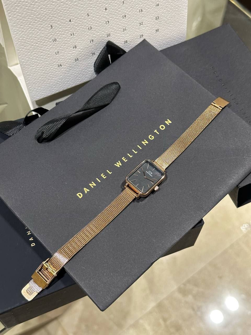 Dw Her All New or Old Is Gold Colours Live Pictures & Videos