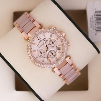 *Perfectly made for outgoing and active ladies, this Michael Kors modern and stylish watch would be a great accessory for you.* ✅