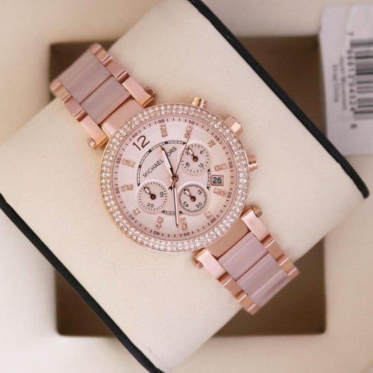 *Perfectly made for outgoing and active ladies, this Michael Kors modern and stylish watch would be a great accessory for you.* ✅